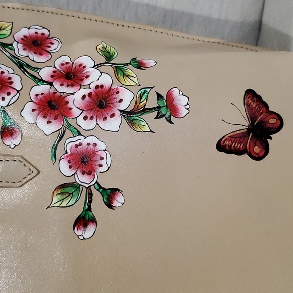 Anuschka leather handpainted cherry blossom butterfly  NWT cream handbag - Picture 3 of 11